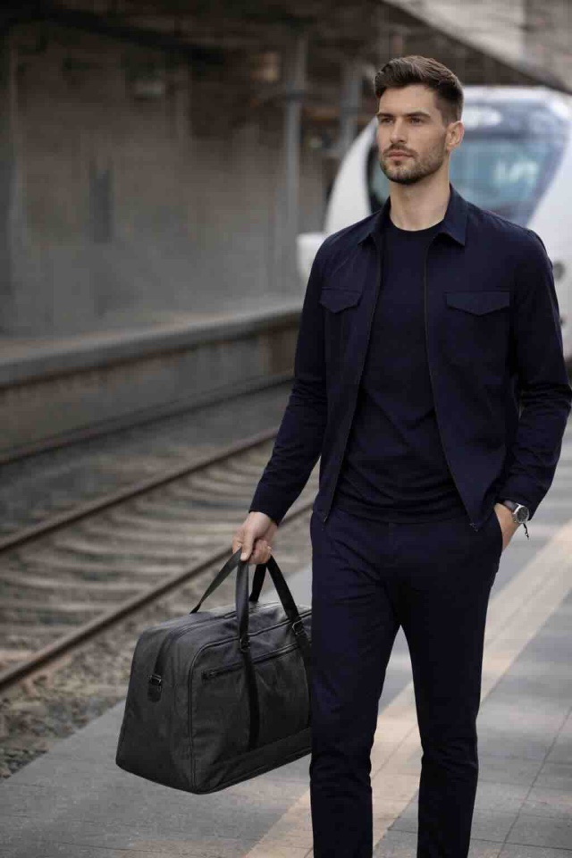Casual travel outfit voor mannen van Mi Piace – perfect voor reizen of werk
